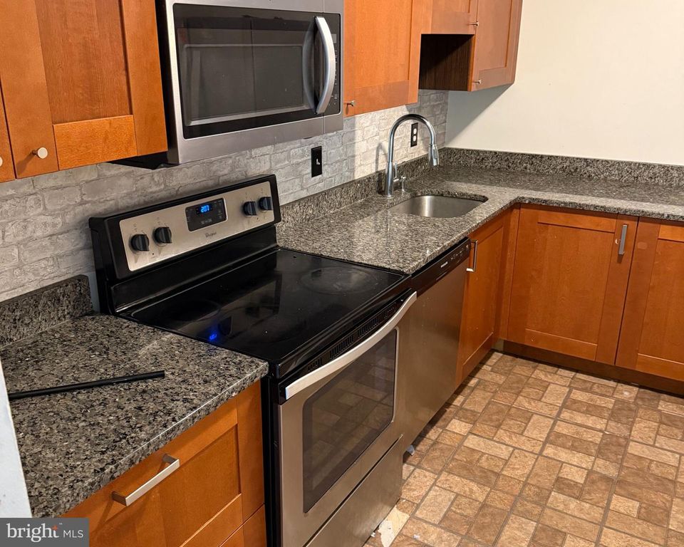 Image 5 of property listing at 19555 BRASSIE PL #9, Montgomery Village, MD 20886