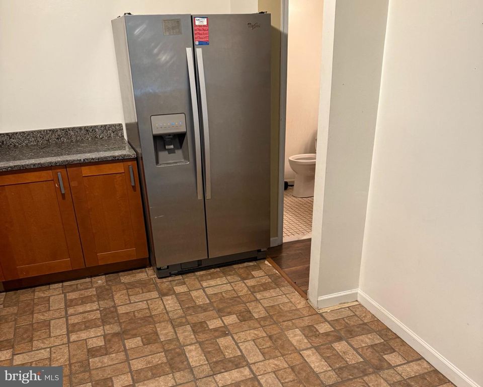 Image 6 of property listing at 19555 BRASSIE PL #9, Montgomery Village, MD 20886