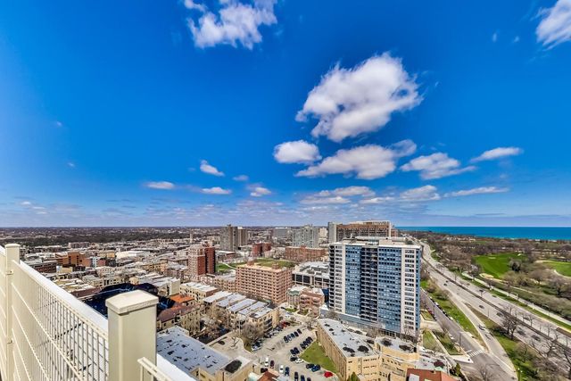 3950 N Lake Shore Drive 2202, Chicago, IL 60613