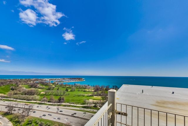 3950 N Lake Shore Drive 2202, Chicago, IL 60613