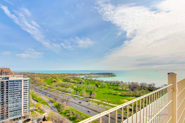3950 N Lake Shore Drive 2202, Chicago, IL 60613