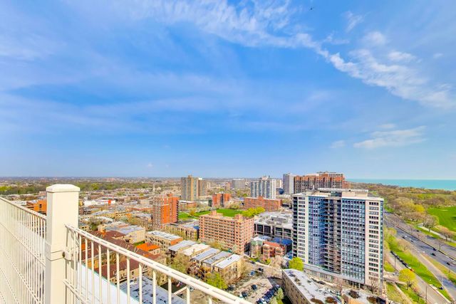 3950 N Lake Shore Drive 2202, Chicago, IL 60613