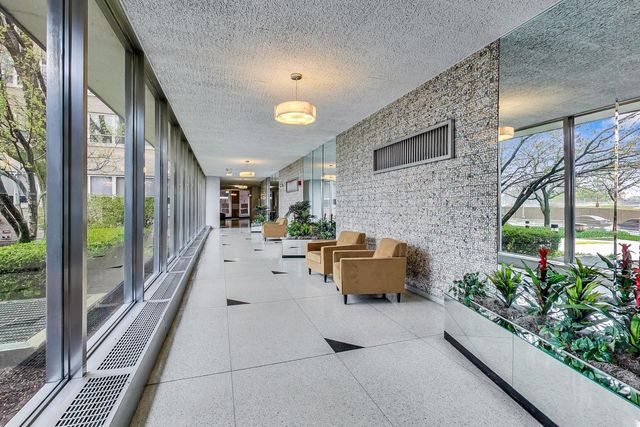 3950 N Lake Shore Drive 2202, Chicago, IL 60613