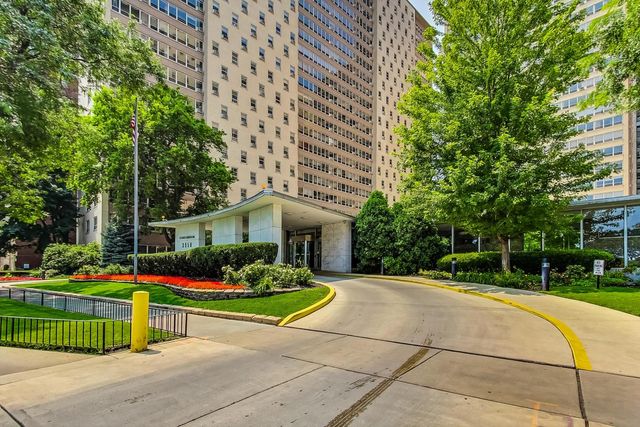3950 N Lake Shore Drive 2202, Chicago, IL 60613