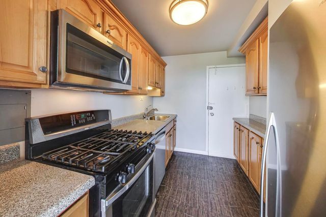 3950 N Lake Shore Drive 2202, Chicago, IL 60613