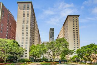 3950 N Lake Shore Drive 2202, Chicago, IL 60613