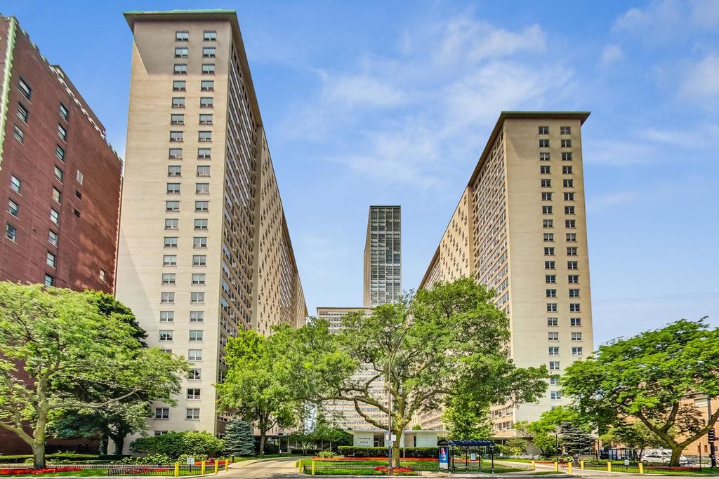 3950 N Lake Shore Drive 2202, Chicago, IL 60613