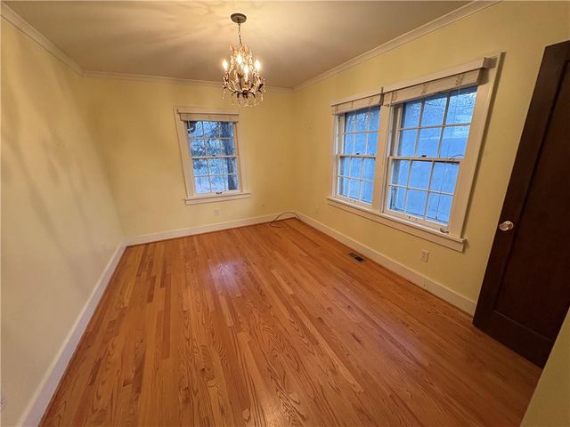 3700 E Roanoke Drive, Kansas City, MO 64111