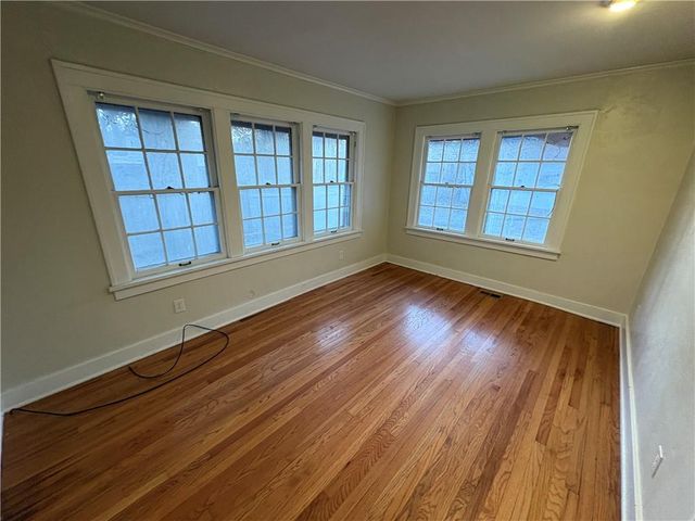 3700 E Roanoke Drive, Kansas City, MO 64111