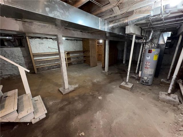 3700 E Roanoke Drive, Kansas City, MO 64111