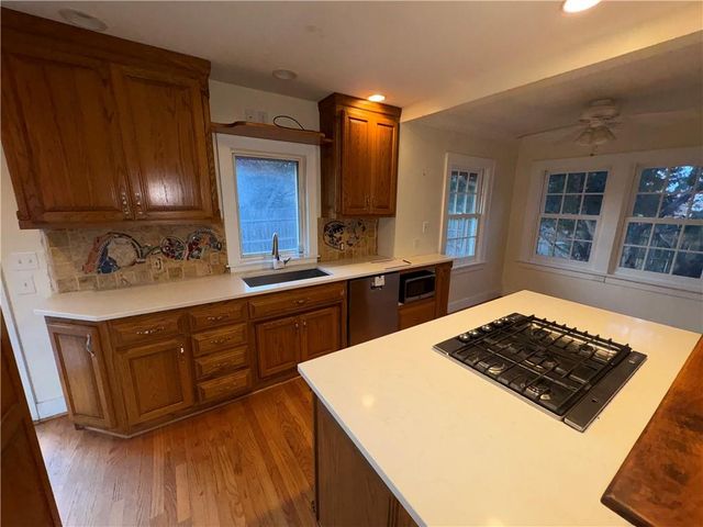 3700 E Roanoke Drive, Kansas City, MO 64111