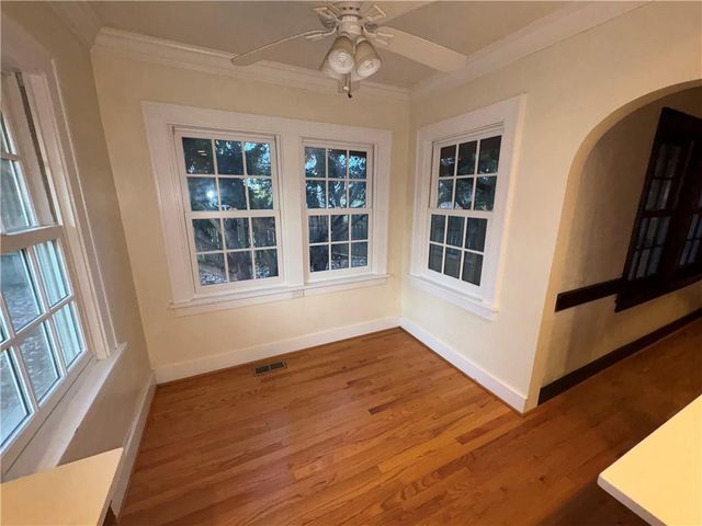 3700 E Roanoke Drive, Kansas City, MO 64111