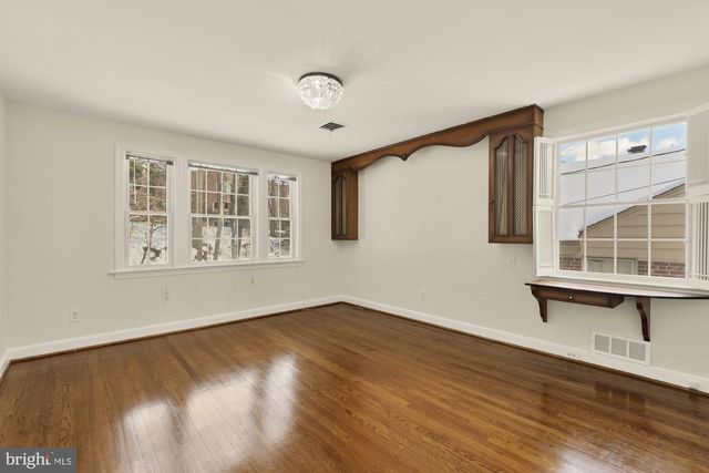 2736 STEPHENSON LN NW, Washington, DC 20015