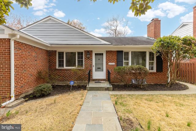 2736 STEPHENSON LN NW, Washington, DC 20015