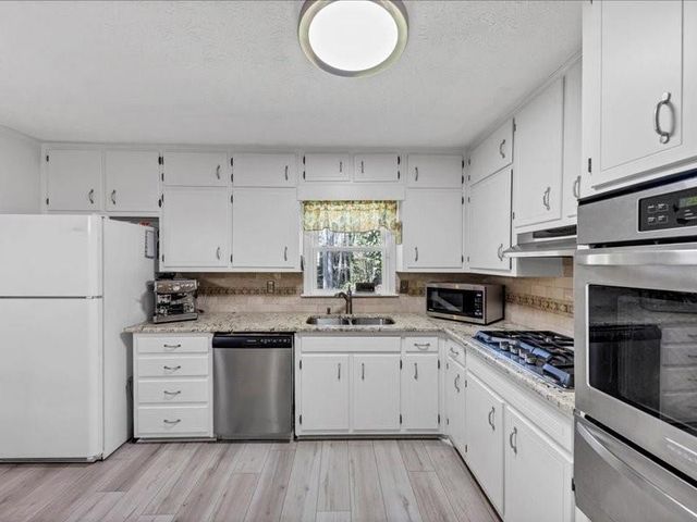 5221 La Paloma SW Drive, Lilburn, GA 30047