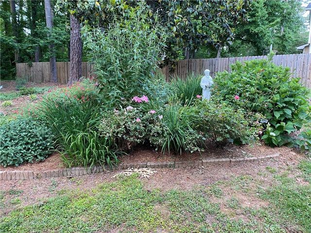 5221 La Paloma SW Drive, Lilburn, GA 30047