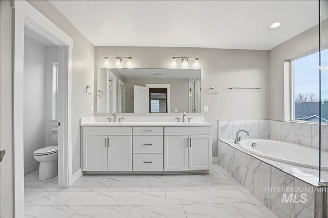 6153 N Senita Hills Ave, Meridian, ID 83646