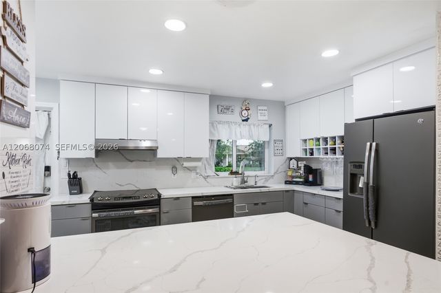 341 SW 54th Ave, Plantation, FL 33317