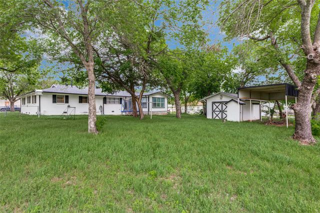 501 Lindsey Street, Bowie, TX 76230