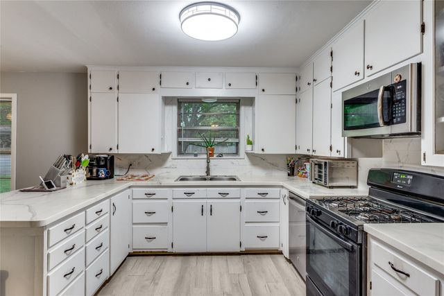 501 Lindsey Street, Bowie, TX 76230
