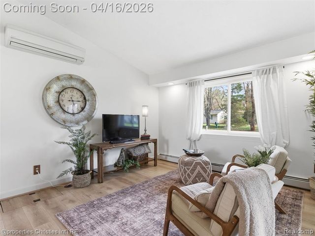 2435 Pfeifle, Howell, MI 48843