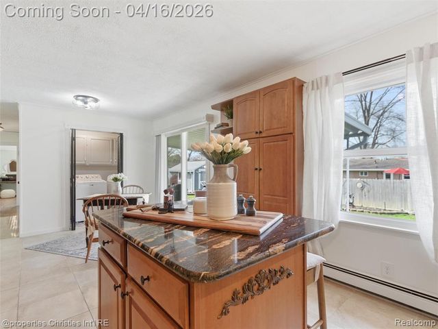 2435 Pfeifle, Howell, MI 48843