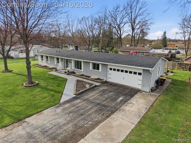 2435 Pfeifle, Howell, MI 48843