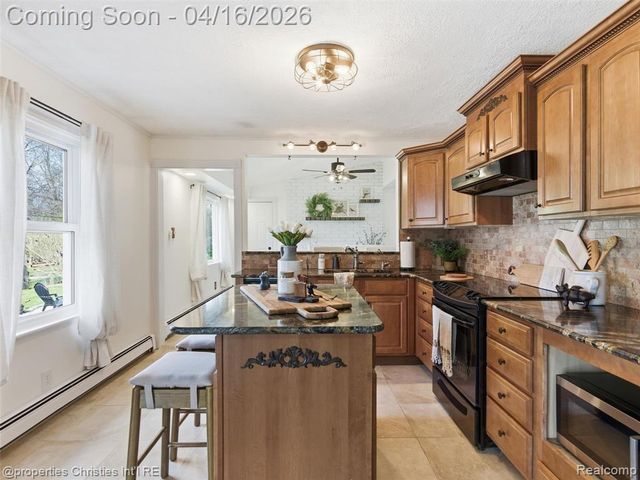 2435 Pfeifle, Howell, MI 48843