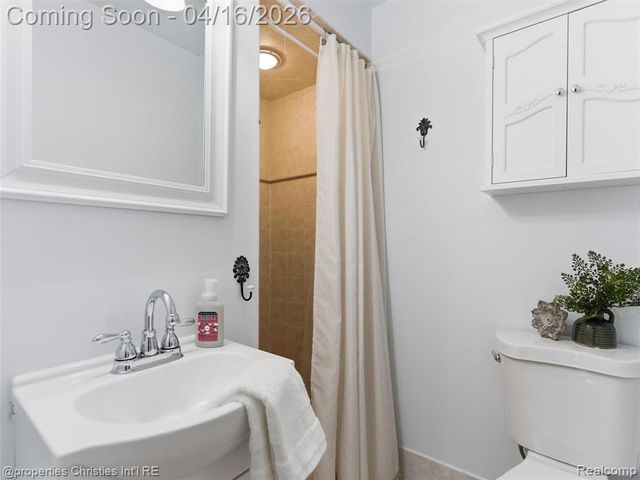 2435 Pfeifle, Howell, MI 48843