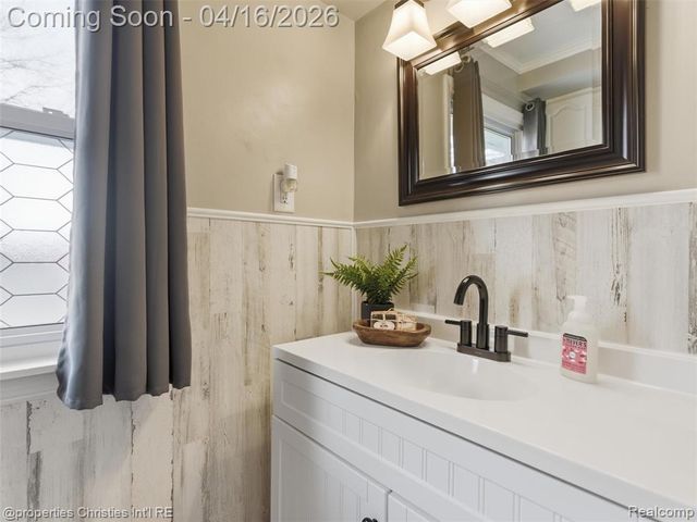 2435 Pfeifle, Howell, MI 48843