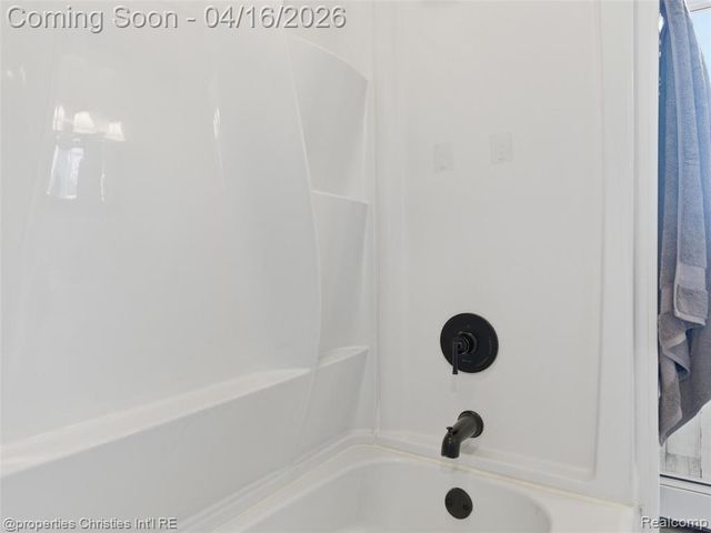 2435 Pfeifle, Howell, MI 48843