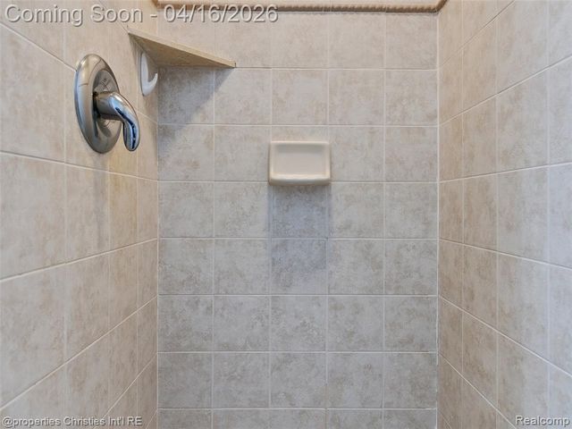 2435 Pfeifle, Howell, MI 48843