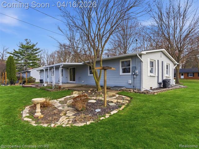 2435 Pfeifle, Howell, MI 48843