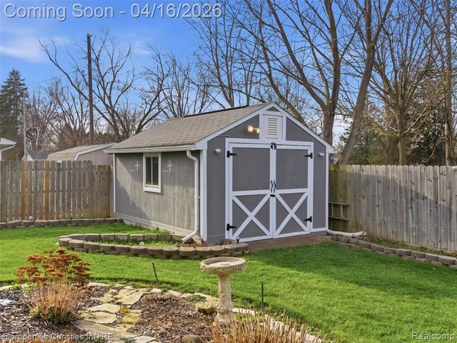 2435 Pfeifle, Howell, MI 48843
