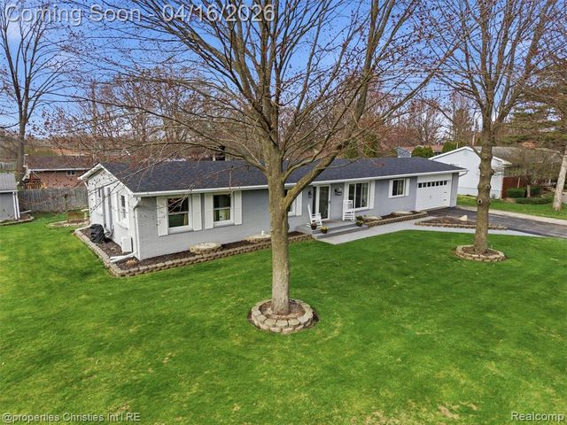 2435 Pfeifle, Howell, MI 48843