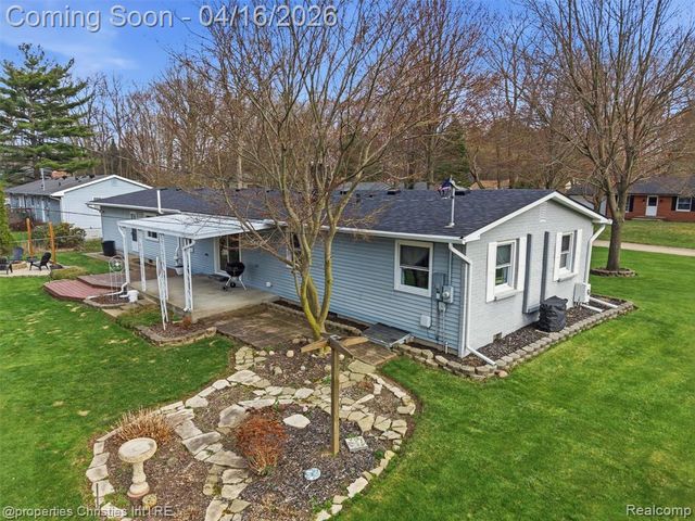 2435 Pfeifle, Howell, MI 48843