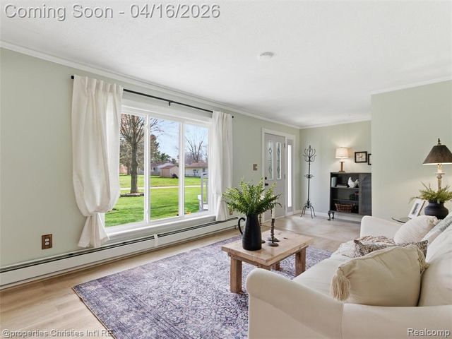 2435 Pfeifle, Howell, MI 48843
