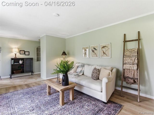 2435 Pfeifle, Howell, MI 48843