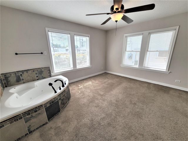 5009 N Main Street, Houston, TX 77009