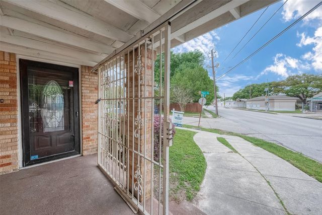 5009 N Main Street, Houston, TX 77009