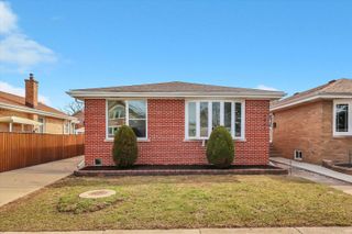 4821 N Mont Clare Avenue, Chicago, IL 60656