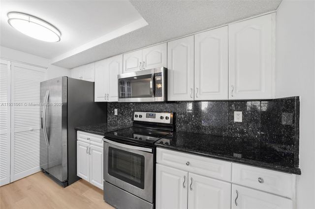 12393 NW 12th Ct, Pembroke Pines, FL 33026