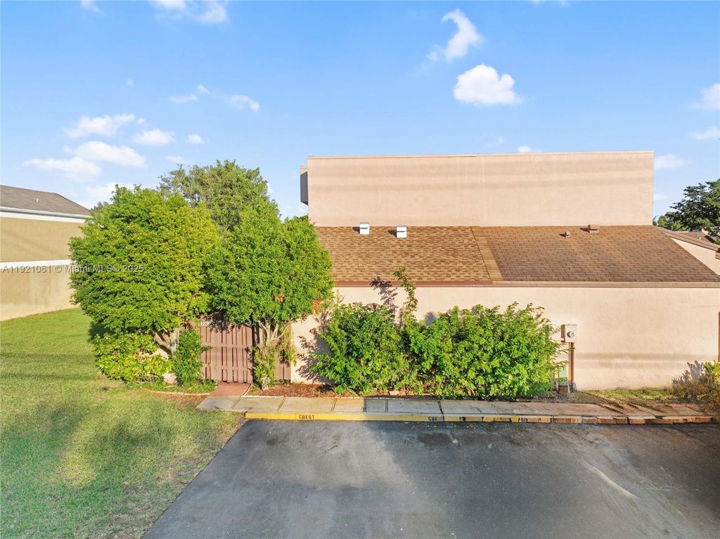 12393 NW 12th Ct, Pembroke Pines, FL 33026