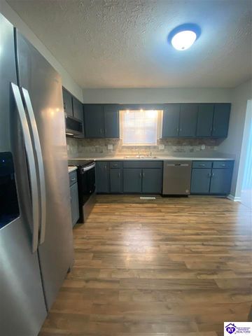 1393 Kingswood Way, Radcliff, KY 40160