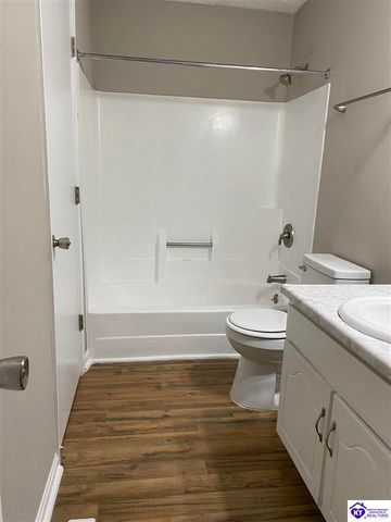 1393 Kingswood Way, Radcliff, KY 40160