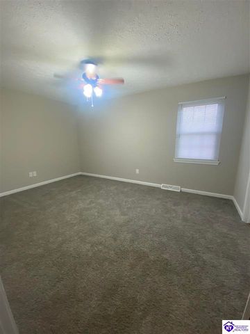 1393 Kingswood Way, Radcliff, KY 40160