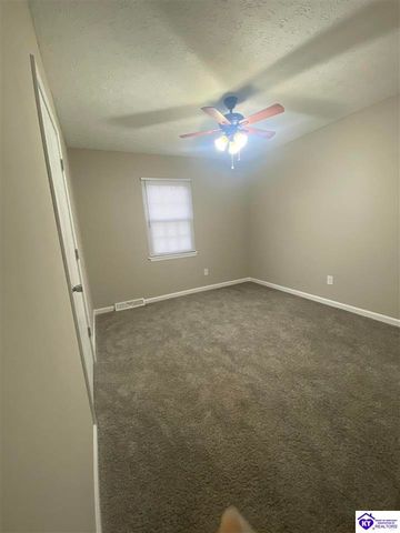 1393 Kingswood Way, Radcliff, KY 40160