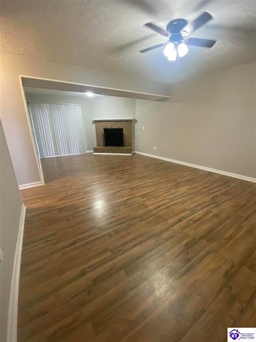 1393 Kingswood Way, Radcliff, KY 40160