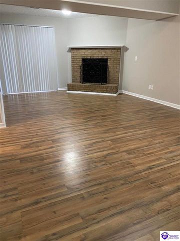 1393 Kingswood Way, Radcliff, KY 40160