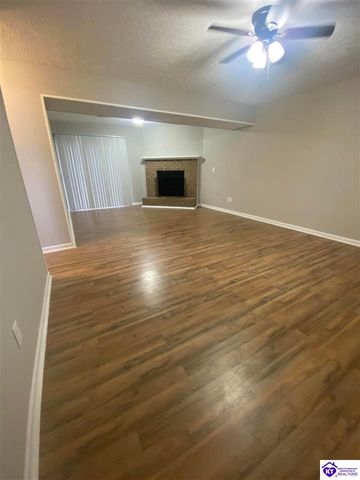 1393 Kingswood Way, Radcliff, KY 40160